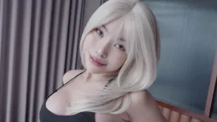 女朋友吮吸和乱搞我直到我射精两次