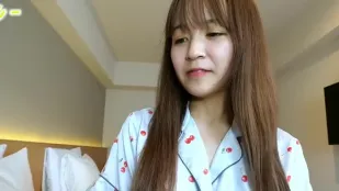 FC2PPV-4143598 睡衣诱惑美少女欢脱初体验高潮不