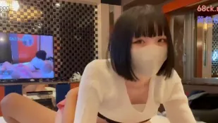 FC2PPV-4634164 超白皙美少女首拍初战
