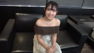 FC2PPV-4486549 为了成为偶像的美女露脸登场