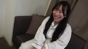 FC2PPV-4497298 我给的奖励是雪肌苗条美乳