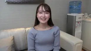FC2PPV-4430742 播音员志望清纯安静美女春香酱