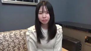 FC2PPV-4235491 黑发美女莲华酱