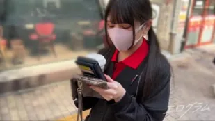 FC2PPV-2934595 东京游戏中心打工的偶像脸女大学生